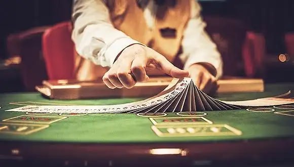 Antarmuka aplikasi mobile pilar slot menampilkan permainan slot dan opsi navigasi